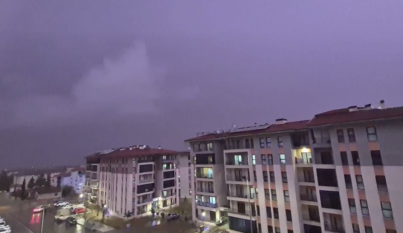 Malatya’da Şimşekler Geceyi Aydınlattı