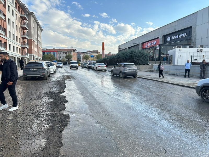 Malatya’da Konteyner Çarşı Kaldırıldı, Yol Trafiğe Açıldı