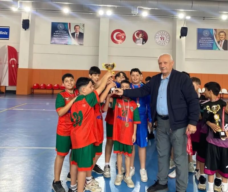 Malatya’da Minik Hentbolcuların Cumhuriyet Bayramı Heyecanı