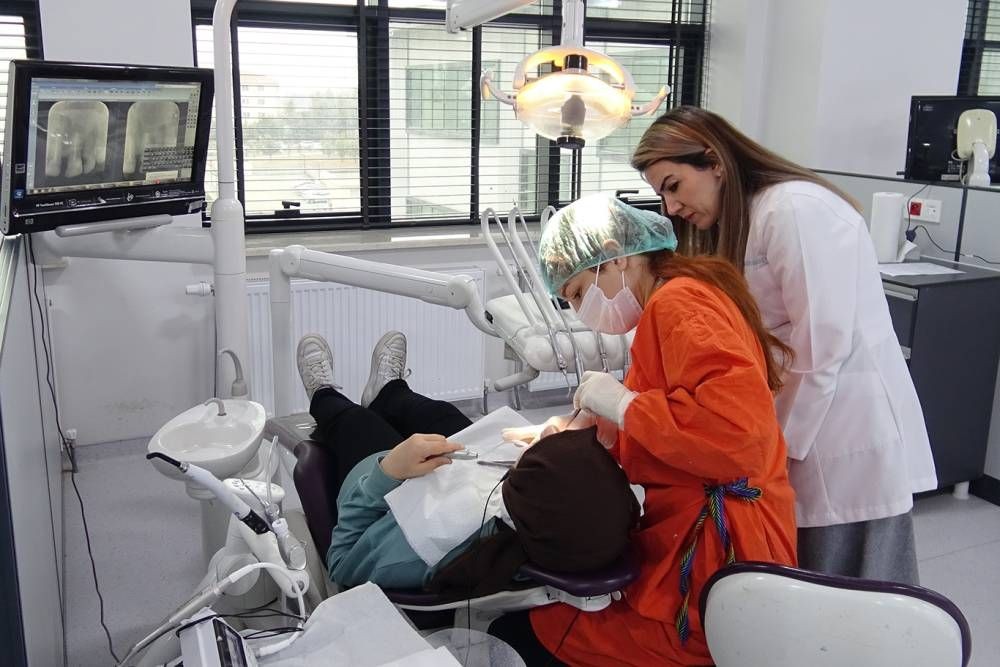 Prof. Dr. Şimşek: Kanal tedavisi hasta açısından korkulacak bir şey değildir