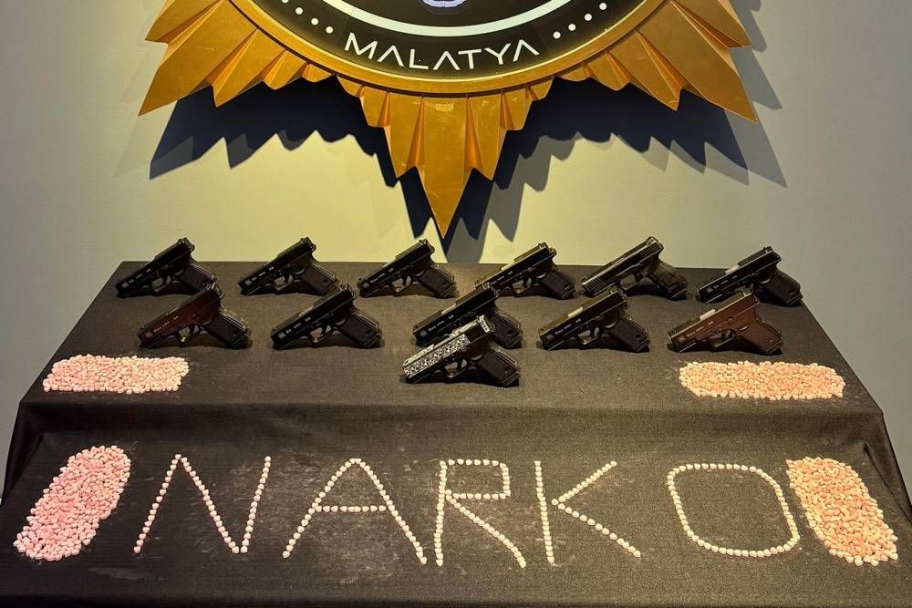 Uyuşturucu ve ruhsatsız silah operasyonu