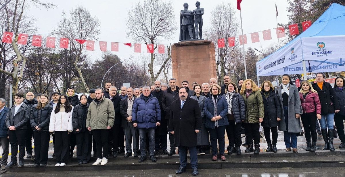 Yıldız "Yaşasın Cumhuriyet, Yaşasın Mustafa Kemal Atatürk"