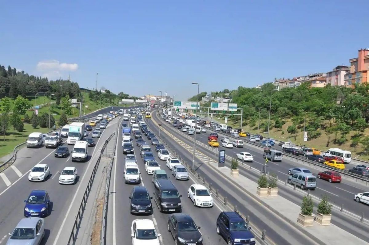 Ocakta trafiğe 165 bin 734 araç kaydedildi