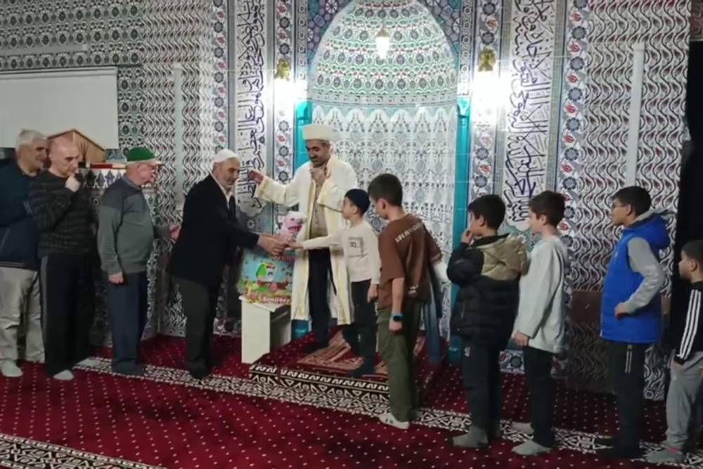 Son teravih namazında "Dede-Torun Buluşması" etkinliği