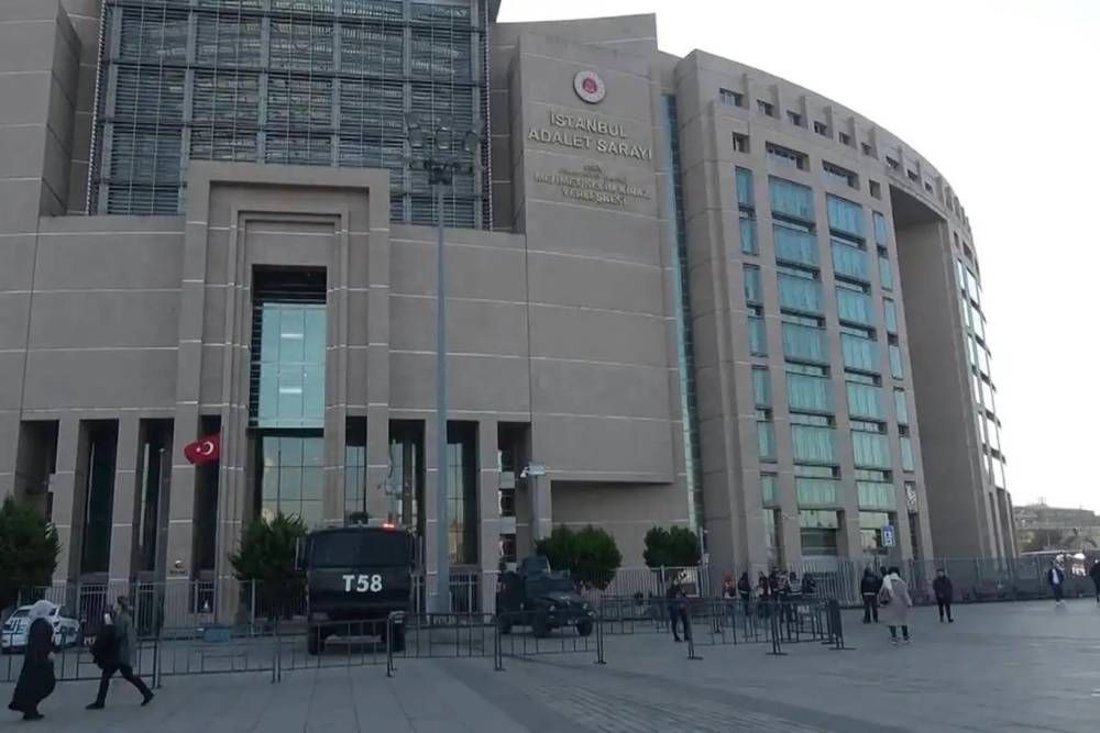 İBB'ye yönelik yolsuzluk soruşturmasında 24 şirkete kayyum atandı