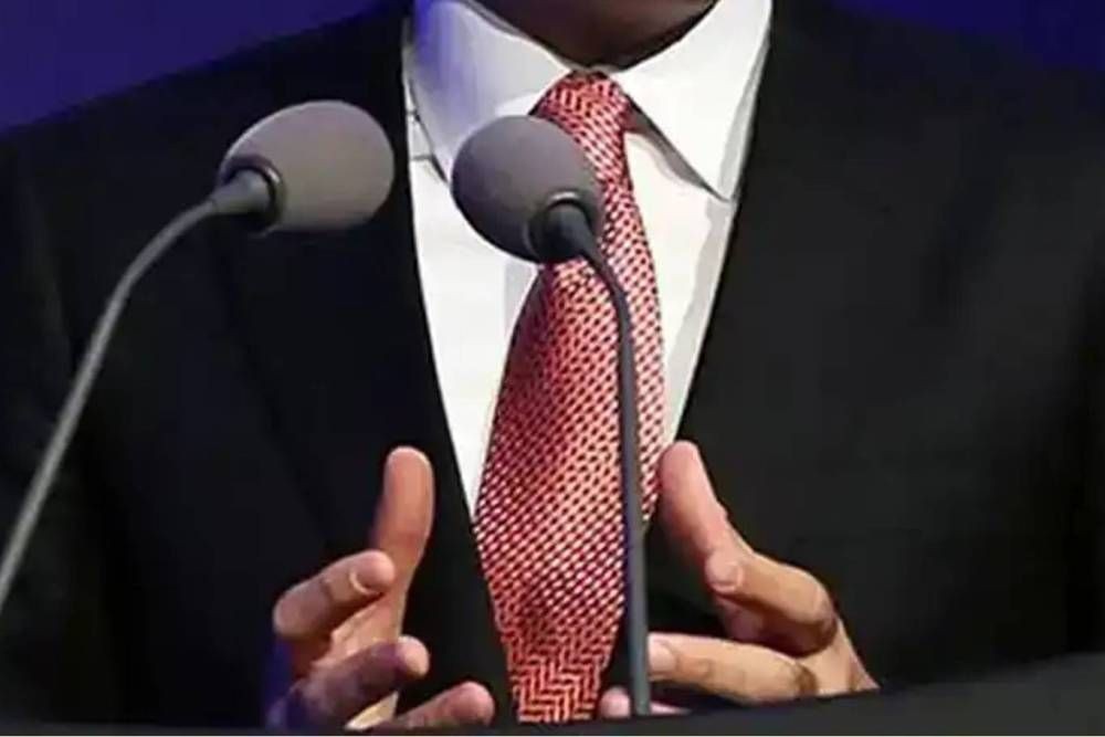 Her 30 dakikada bir yudum suyla ses tellerinizi koruyun!