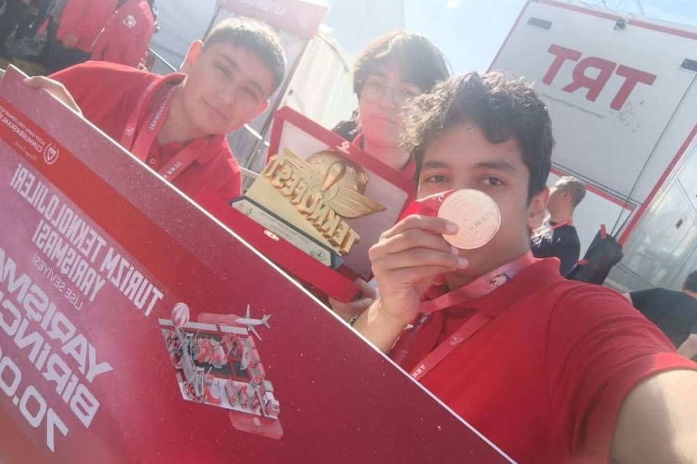 Malatya, Teknofest 2025 Kıbrıs Finalleri’nden Türkiye şampiyonu olarak döndü