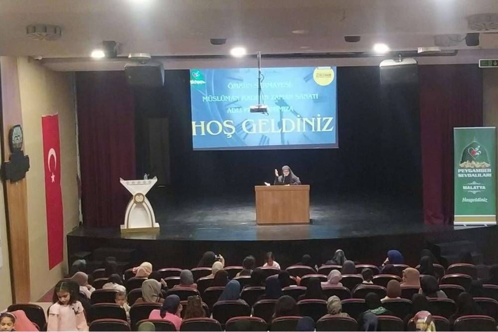 Malatya’da "Müslüman Kadının Zaman Sanatı" konferansı düzenlendi