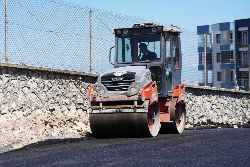 Battalgazi Belediyesi'nden asfalt serimi çalışması