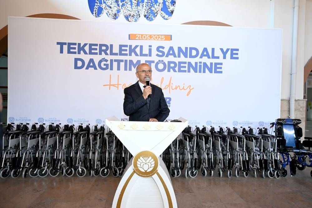 Malatya'da 200 adet tekerlekli sandalye dağıtıldı