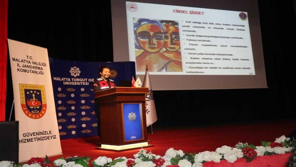 Jandarma Ekipleri Üniversite Öğrencileri ve Öğretim Görevlilerini Bilgilendirdi