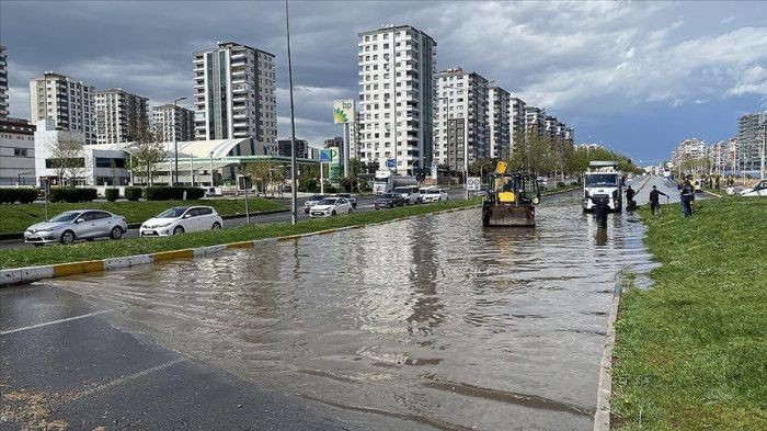 Meteorolojiden kuvvetli yağış ve zirai don uyarısı