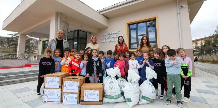 Malatya'da anaokulu öğrencilerinden ihtiyaç sahibi depremzedelere gıda kolisi