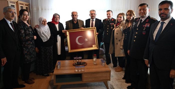 Vali Yazıcı'dan şehit ailelerine bayram ziyareti