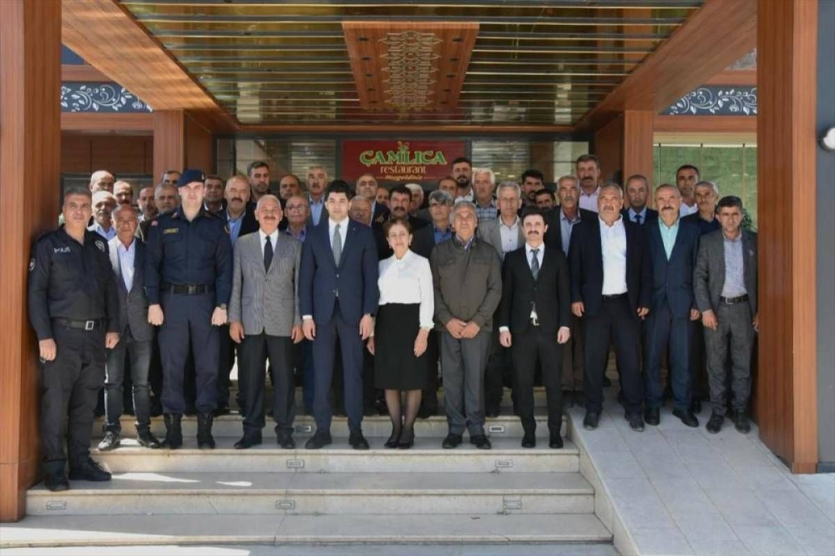 Doğanşehir'de muhtarlar toplantısı düzenlendi