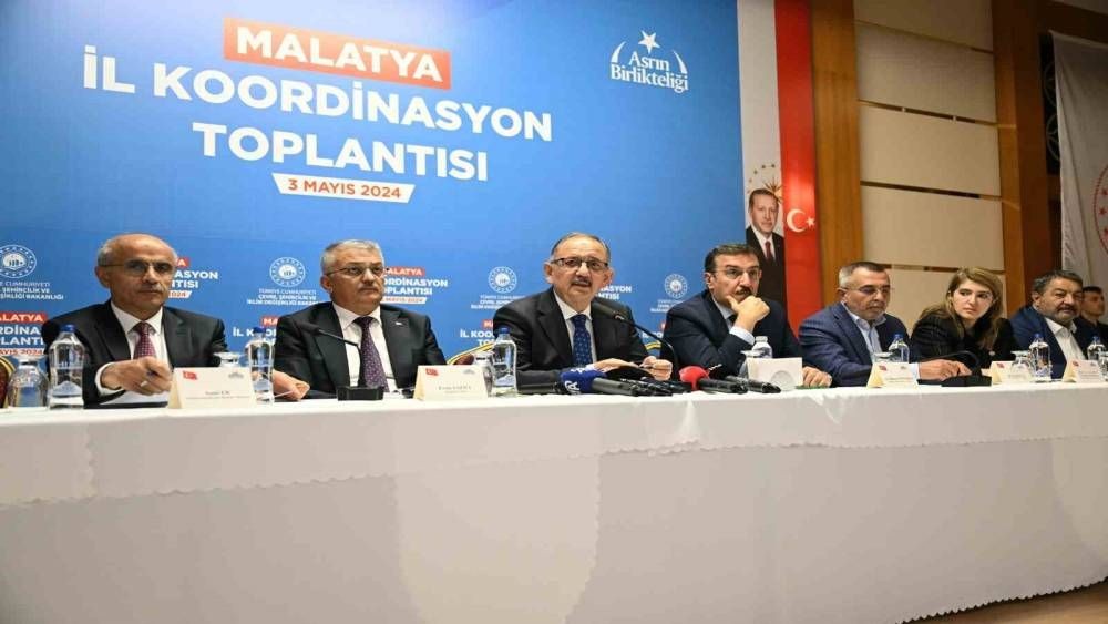 Bakan Özhaseki: "Öyle sağlam evler yapacağız ki, bu acıları daha yaşamayalım"