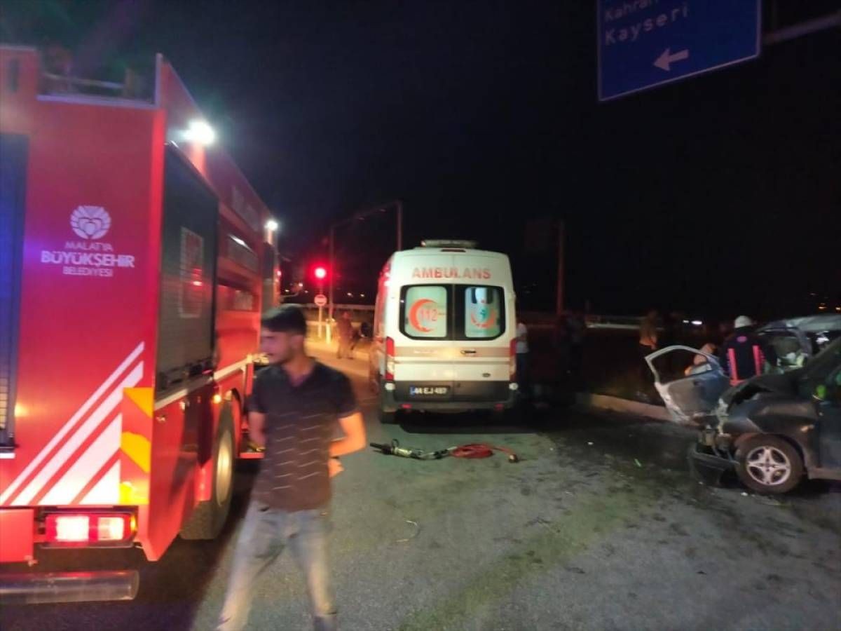 Malatya'da iki hafif ticari aracın çarpışması sonucu bir kişi öldü