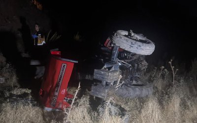 Traktör devrildi: 1 ölü