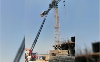 TOKİ şantiyesinde çalışan vinç operatörü 30 metre yükseklikte bayıldı