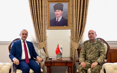 Orgeneral Ergün Vali Yavuz’u ziyaret etti