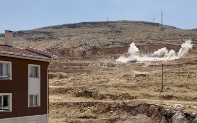 Dinamitle patlatma endişe yaratıyor