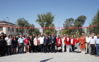 CHP Malatya’dan 30 Ağustos’un 103. Yılında Atatürk Anıtı’na Çelenk