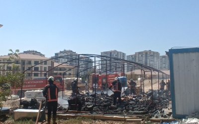 Malatya’da TOKİ şantiyesinde depo yangını