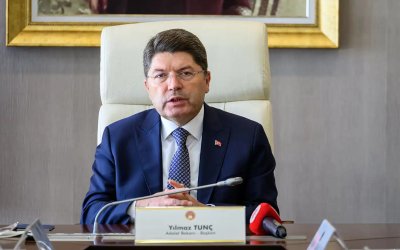 Bakan Tunç: CHP İl Başkanlığı önündeki olaylarla ilgili soruşturma başlatıldı