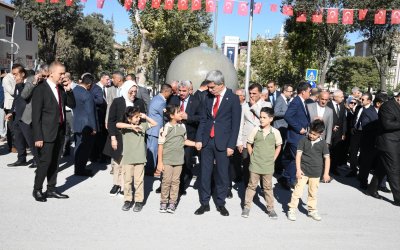 Malatya’da İlköğretim Haftası Çelenk Sunma Töreni Düzenlendi