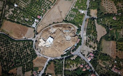  Arslantepe Höyüğü'nde 8 bin yıllık geçmişi işaret eden seramik küp parçaları bulundu