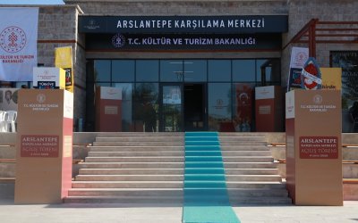 Tarih Sanatla Buluştu: Bakan Ersoy’dan Battalgazi’nin Arslantepe Sergisine Ziyaret