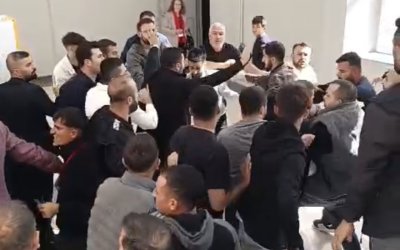 CHP Malatya İl Kongresinde Kavga Çıktı: Yumruklar Havada Uçuştu