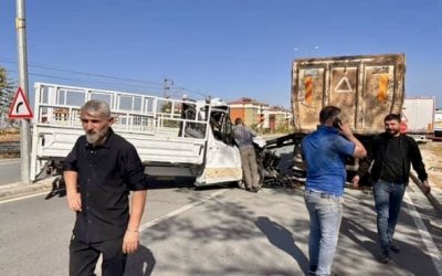 Yakınca’da Pikapla Hafriyat Kamyonu Çarpıştı: Bir Kişi Hayatını Kaybetti