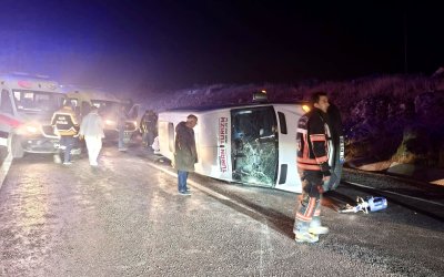 Öğrenci Gezi Minibüsü Devrildi: 1’i Ağır 14 Yaralı