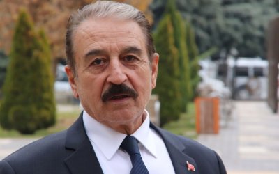 “Çiftçiye, esnafa, tüccara verdiğiniz bir katkı yok, bari konuşarak rahatsızlık vermeyin”