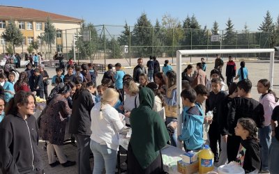 Biruni Ortaokulu Öğrencilerinden Gazze İçin Anlamlı Kermes