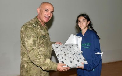 “Mehmetçik” Temalı Şiir Yarışmasında Dereceye Giren Öğrencilere Ödülleri Verildi