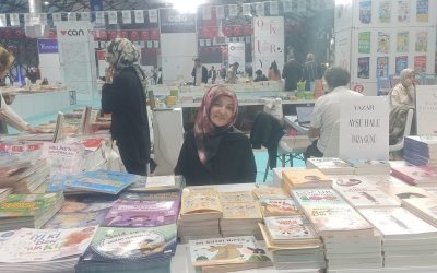 Yazar Ayşe Hale “Her kitap öğretmez, doğru kitaplarla yola çıkın”