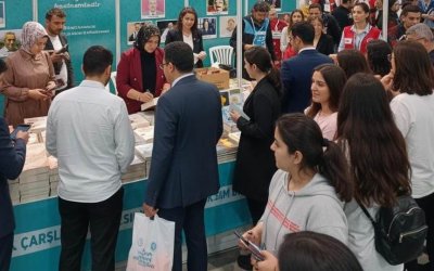 Gül Kaçar’ın “Unutulmuş Ruhlar Ülkesi” İmza Gününe Yoğun İlgi