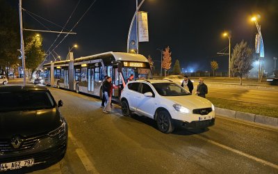 Malatya’da Trambüsün Önünü Kesip Trafiği Engelledi