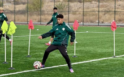 14 Yaşındaki Emir Süleyman Ataş A Takım Antrenmanında Yer Aldı