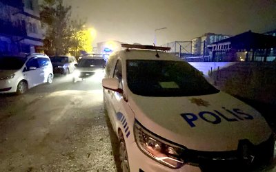 Polisten Kaçan Ehliyetsiz Sürücü Duvara Çarparak Yaralandı