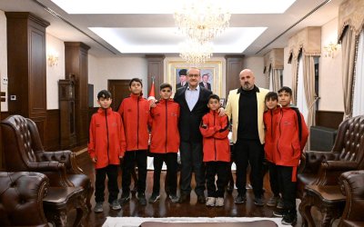 Milli Takıma Seçilen Hokeycilerden Vali Serdar Yavuz’a Ziyaret