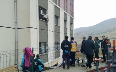Yakalanacağını Anlayınca İkinci Kattan Aşağı Atladı