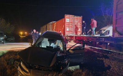 Hemzemin Geçitte Kaza, Tren Otomobile Çarptı