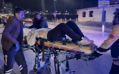 Hanımınçiftliği Mahallesi’nde İki Otomobil Çarpıştı: 3 Yaralı