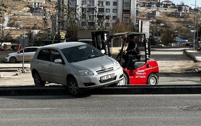 Malatya’da Refüje Çıkan Otomobil Forklift Operasyonu İle İndirildi