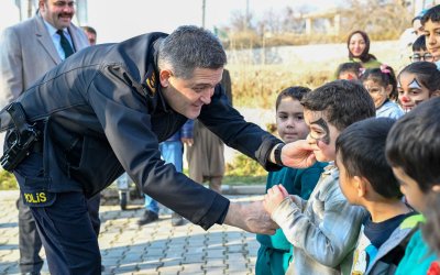 Akçadağ’da emniyetten minik öğrencilere anlamlı buluşma