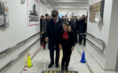 Bakan Tekin Malatya’da Görme Engelli Öğrencilerle Bir Araya Geldi