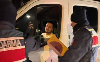 Jandarmadan Mahsur Kalan Vatandaşlara Yiyecek Desteği